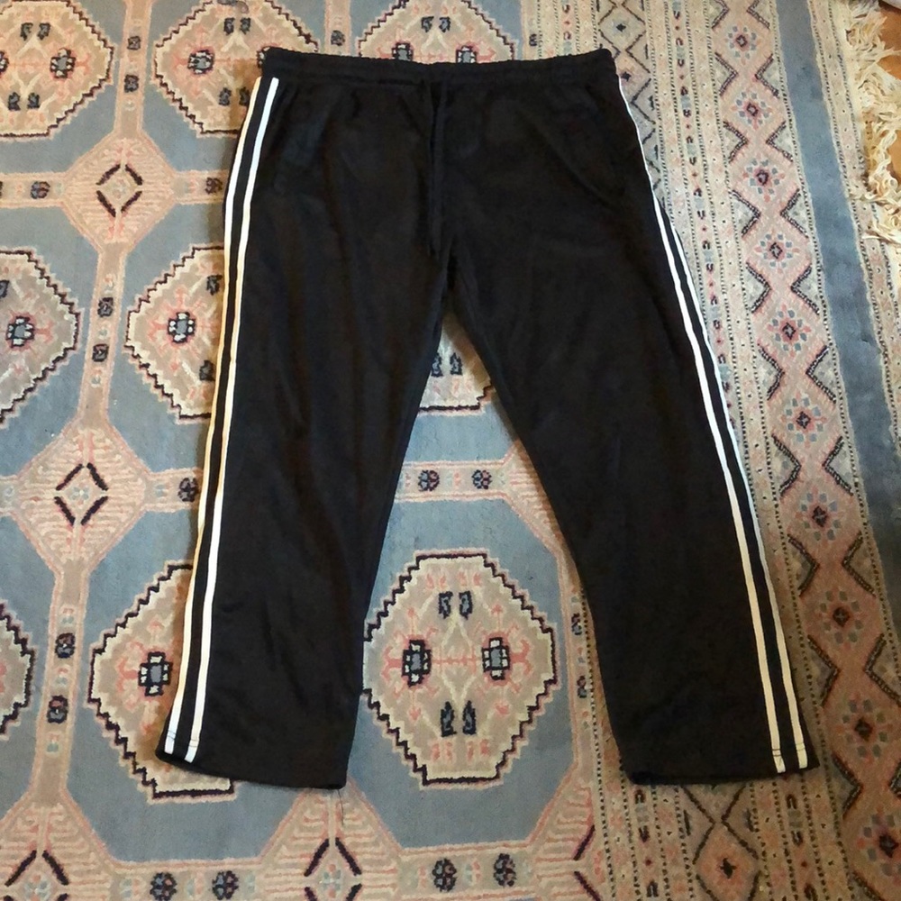 Men’s XXL black track pants with striped sides